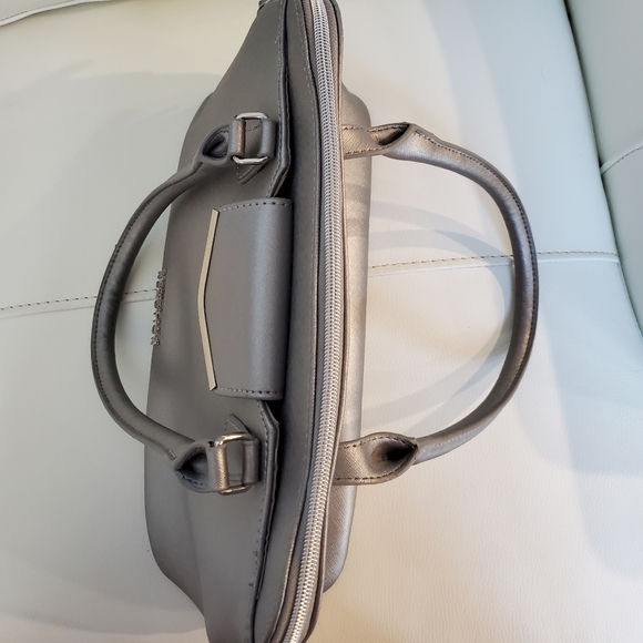 KENNETH COLE PURSE - Picture 3 of 8